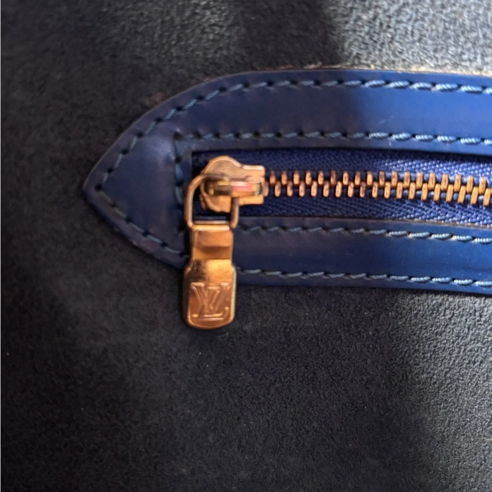 Louis Vuitton Epi Lussac MM β Toledo Blue - Picture 13 of 15